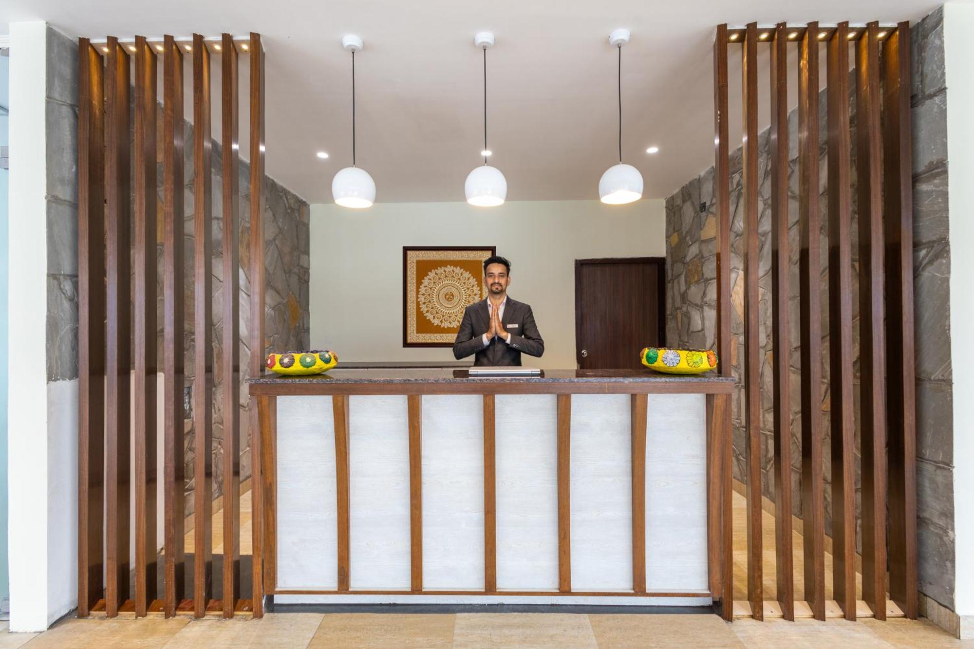 Hotel Sterling Corbett Garjia Exterior foto
