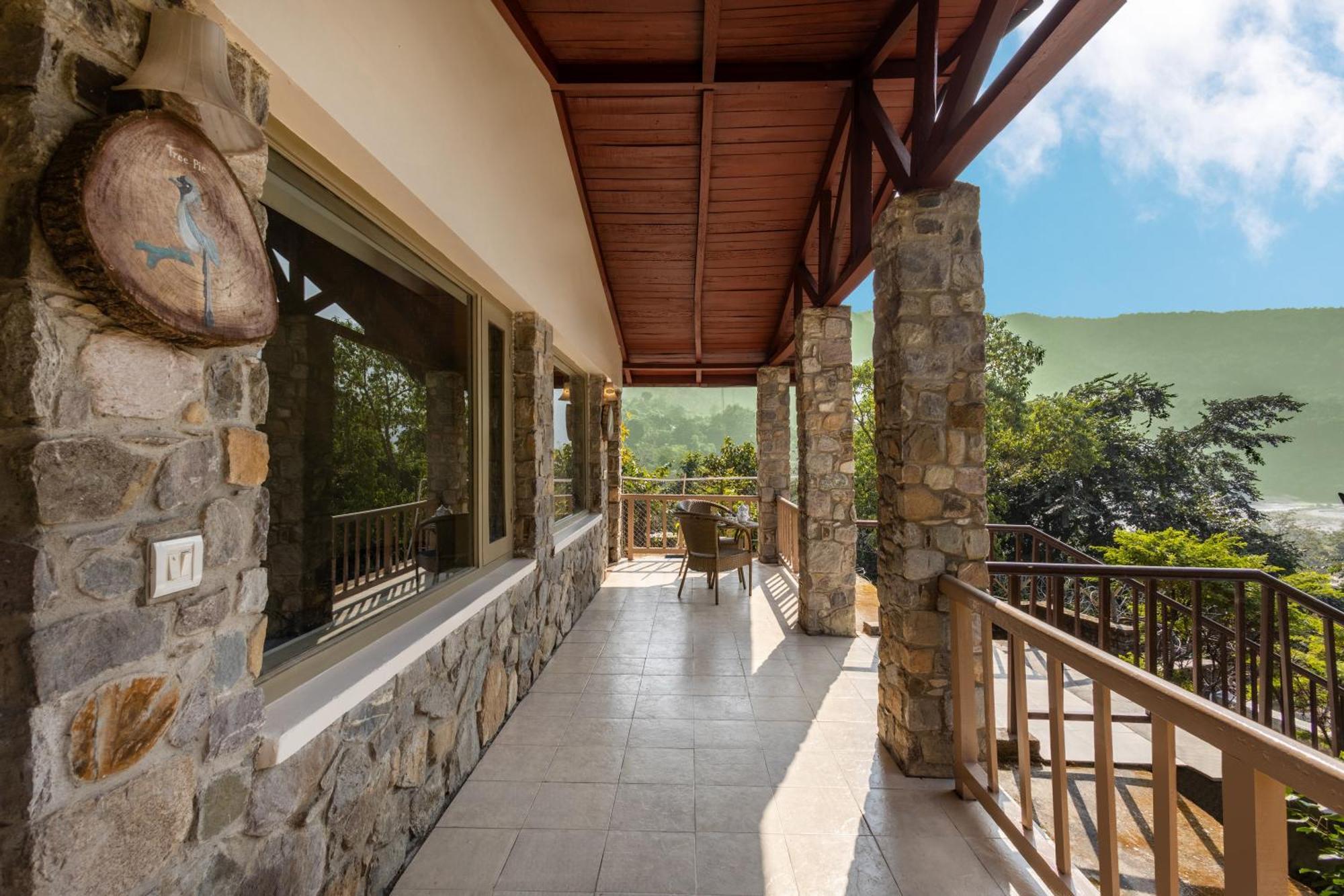 Hotel Sterling Corbett Garjia Exterior foto